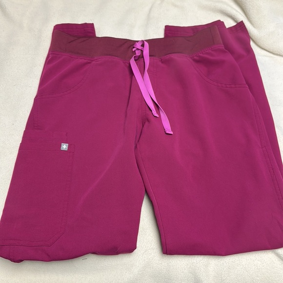 FIGS Bottoms Magenta - Picture 2 of 3